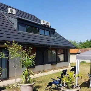 L'escale Du Monde Vénissieux
